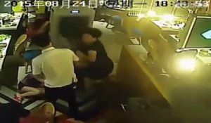 Une cliente blessée grièvement par un serveur en Chine