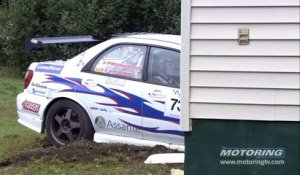Un pilote de Rallye se crash dans une maison