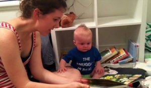 Ce bébé se met à pleurer  dès que le livre et fini...