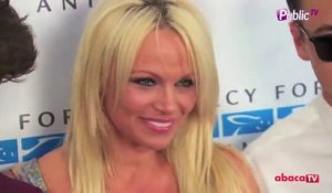 Exclu Vidéo : Pamela Anderson : épanouie aux côtés de ses fils Brandon et Dylan Lee aux Mercy For Animals !