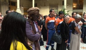 Minute de silence en hommage aux victimes de l'incendie à Paris