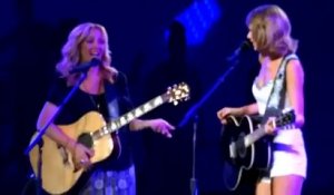 Taylor Swift chante « Smelly Cat » avec Phoebe de Friends