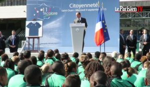 Quand  Hollande évoque la rénovation du stade Bauer, à Saint-Ouen