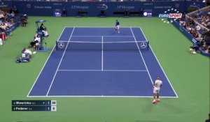 US Open - Le retour en demi-volée de Federer contre Wawrinka