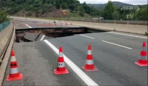 Hérault: Lodève sous les eaux, un pan de l'A75 s'effondre