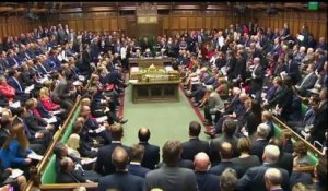 Premier face-à-face entre Corbyn et Cameron au Parlement britannique