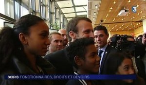 Fonctionnaires : Emmanuel Macron estime que le débat doit avoir lieu