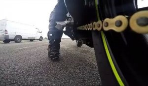 Record : un motard frôle les 340 km/h en wheeling !