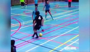 Un joueur de Futsal très talentueux... Tricks énormes