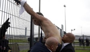 Air France : le DRH déshabillé par les grévistes