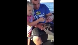 Quand une petite Fille lâche un Crabe au PIRE Endroit Possible