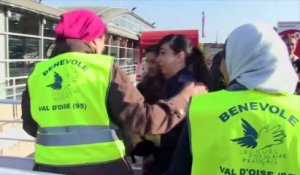 Des réfugiés découvrent Paris en bateau-mouche
