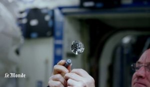 Les hypnotiques bulles d'eau colorées à bord de l'ISS