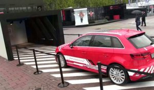 l'Audi qui se gare et se recharge toute seule (Francfort 2015)