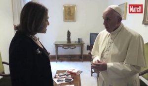Le pape François "écoute tout, voit tout"