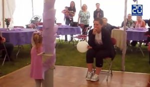Une petite fille chante pour sa mère atteinte d'un cancer