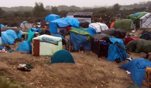 Avec les migrants dans la "jungle" à Calais