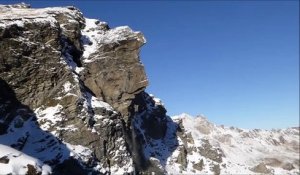 Éboulement impressionnant dans les Alpes Suisses : 2000m3 de rochers se détachent de la montagne.