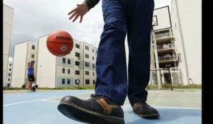 Insolite : cet homme a les plus grands pieds au monde