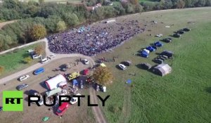 Afflux massif de réfugiés à la frontière croato-slovène (IMAGE DE DRONE)