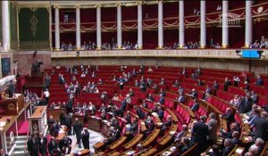 Minute de silence à l'Assemblée nationale après l'accident de car de Puisseguin