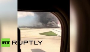 Un avion prend feu dans un aéroport de Floride