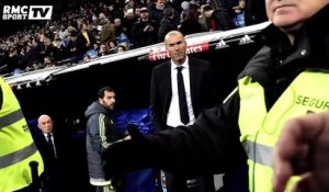 Zinédine Zidane entre sur la pelouse de Bernabeu