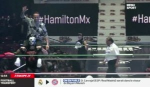 Une démonstration de lutte mexicaine par Lewis Hamilton - ZAPPING AUTO DU 02/11/2015