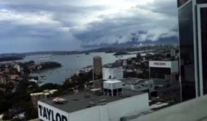 Une impressionnante tempête envahit le ciel de Sydney