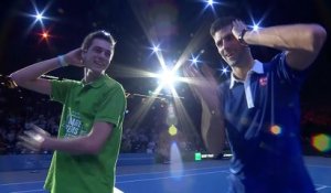Novak Djokovic danse la macarena au BNP Paribas Masters