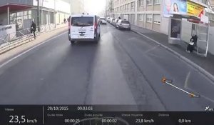 Un automobiliste tente de faire tomber un cycliste à Lyon