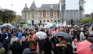 Rassemblement à Lille en hommage aux victimes des attentats de Paris