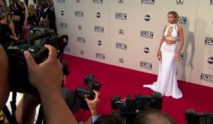 Jennifer Lopez et d'autres stars optent pour des tenues audacieuses