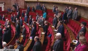 L'Assemblée nationale rend hommage aux victimes de l'explosion à Tunis