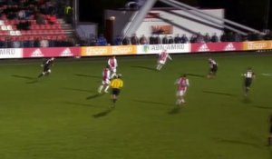 VIRAL: Football: Ajax - Il fait tomber son adversaire d'une feinte de frappe !