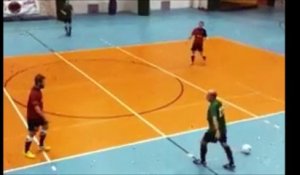 Gros bug en plein match de futsal... Le lag dans la vraie vie!