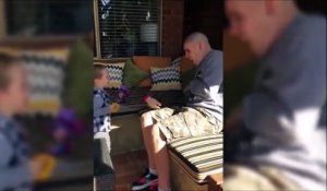 Un papa taré fait une blague horrible à son jeune fils... Père indigne