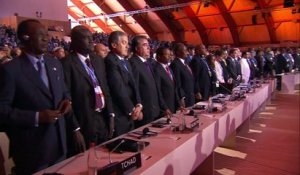 Une minute de silence en hommage au victimes des attentats lors de la COP21
