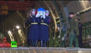 La dépouille du pilote russe tué par les rebelles syriens est arrivée à Moscou