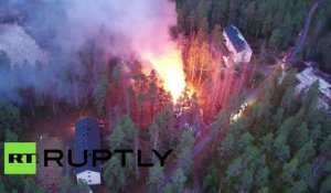 Un drone capture un centre de réfugiés finlandais en flammes, un incendie présumé criminel
