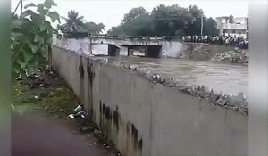 Un pont s'effondre sous le poids du courant dans le sud de l'Inde
