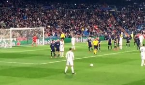 Le coup franc de Cristiano Ronaldo vu des tribunes