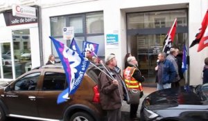 Cambrai : Manif devant DT Action sociale : en attendant le DGS 2