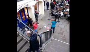 Une tarée se met à danser pendant un concert de musique classique