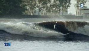 VIDEO. Kelly Slater construit sa vague