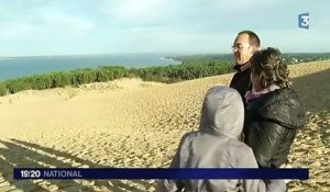 Pour célébrer le Nouvel An, des centaines de personnes ont gravi la dune du Pyla