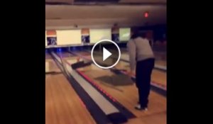 Des jeunes détruisent un bowling à cause d'un concours ridicule