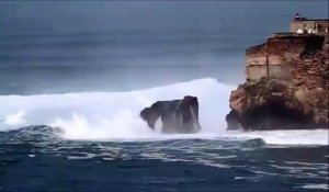 La plus grosse vague jamais surfée