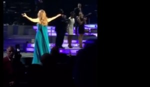 Céline Dion : un fan se jette vers elle à Las Vegas !