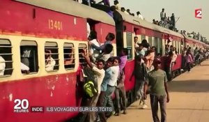 Inde : le réseau ferroviaire saturé, les voyages se font sur les toits des trains